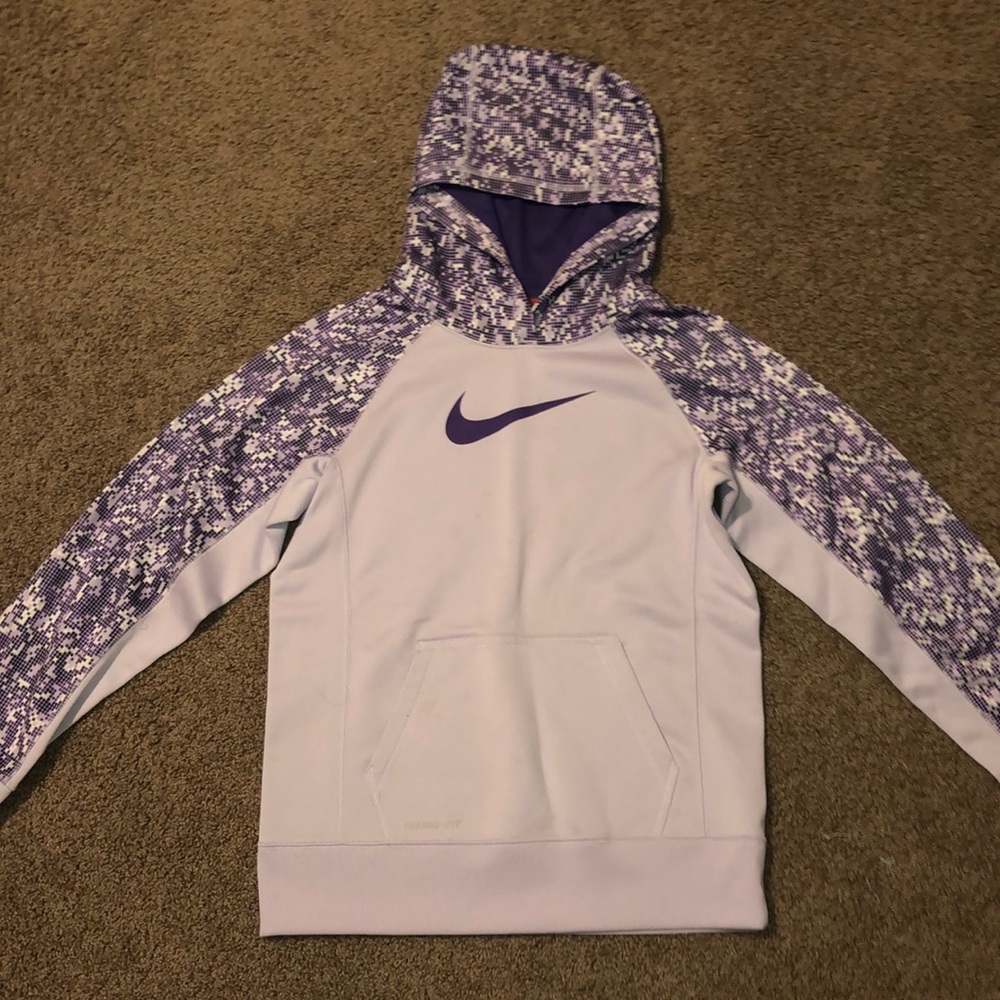 nike therma-fit sweatshirt.